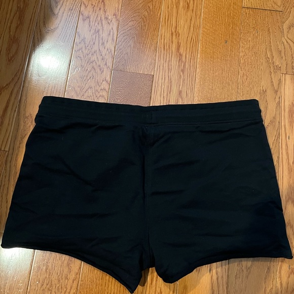 Gap Woman Heritage logo shorts in black size XL - Picture 4 of 7